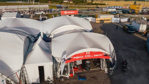 autonäyttelyn teltat